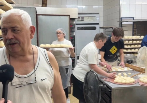 Noc przed Tłustym Czwartkiem. Tak powstają pączki