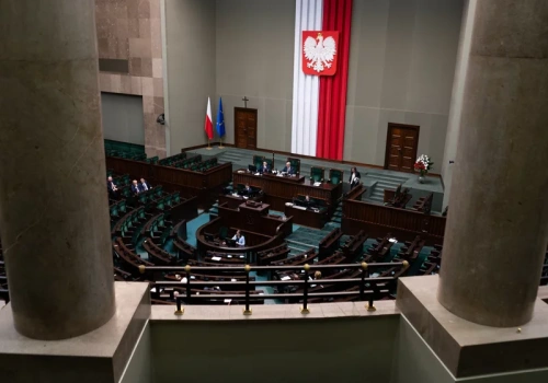 Status osoby najbliższej i podatek dochodowy. Rusza posiedzenie Sejmu. Gdzie oglądać?