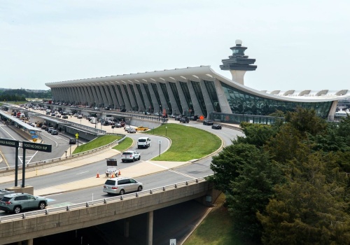 Czy Amerykanie będą odlatywać z lotniska imienia Trumpa i odjeżdżać z dworca Trumpa?