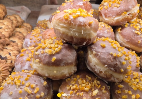 Taniej zrobić w domu niż kupić w cukierni? Eksperci wyjaśniają, jak to jest z pączkami