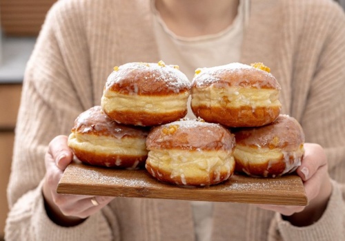 Tłusty Czwartek 2026: pączek nokautuje faworki. Inflacja zjada nasz lukier
