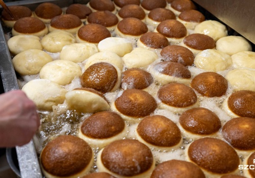 Nocne pieczenie pączków