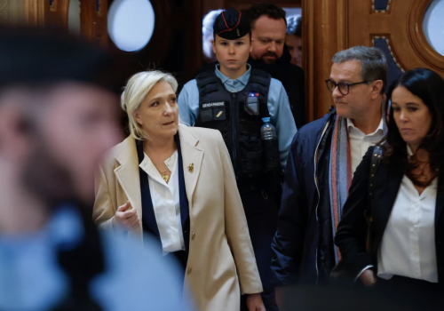 Proces apelacyjny Marine Le Pen kończy się, a kandydatura na prezydenta w 2027 roku wisi na włosku