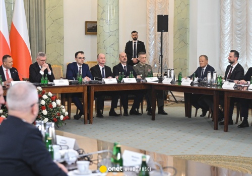 Echa posiedzenia RBN, Donald Tusk na nieformalnym szczycie