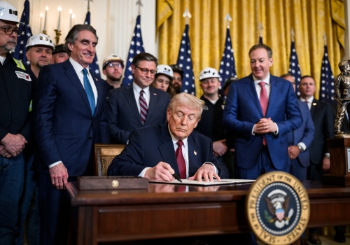 Trump kazał zasilić Pentagon węglem. Otrzymał tytuł Czempiona Węgla