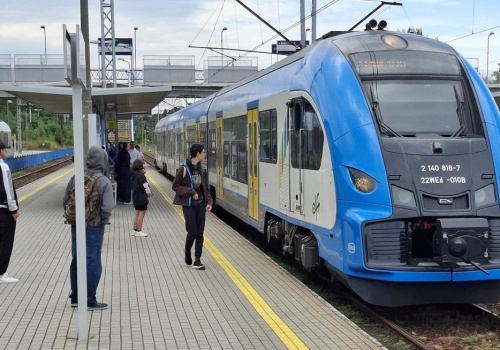 Ferie za złotówkę z Kolejami Śląskimi, ale tylko w aplikacji mobilnej