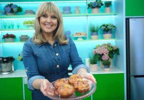 Te pączki będą świeże nawet dwa dni po tłustym czwartku. Przepis Ewy Wachowicz ma NIETYPOWY składnik