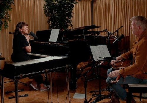 Norah Jones i Josh Homme w akustycznej wersji „Make It Wit Chu”