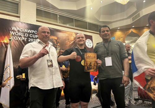 Mikołaj Gębura z Ostrowca został mistrzem świata w wyciskaniu sztangi