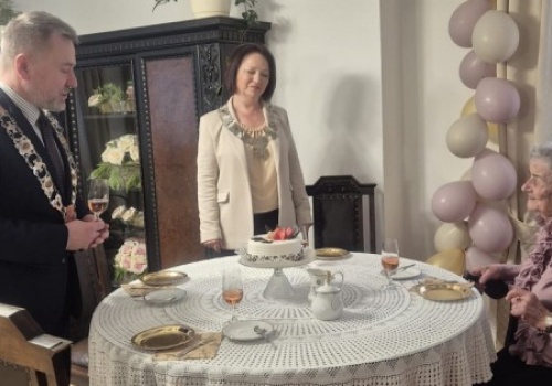 Jubileusz w dworku, uznanie w bibliotece. Sto lat mieszkanki Konina