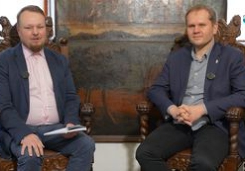 Widok na Metropolię prosto z chełmińskiego ratusza