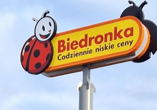 Biedronka właśnie odpaliła petardę. Towar znika w oczach, ale jest jeden haczyk
