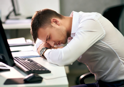 AI miała dać więcej wolnego czasu. Zamiast tego potroiła stres