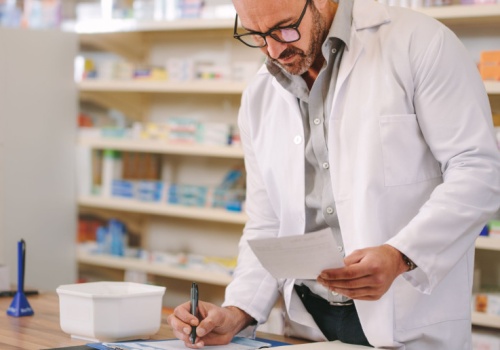 Finlandia zakazała, w Polsce dostępny bez recepty. Spór o bezpieczeństwo popularnego leku przeciwbólowego