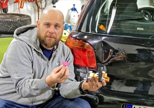 Samodzielne usuwanie wgnieceń na karoserii. Test zestawu za 60 zł. Czy działa?