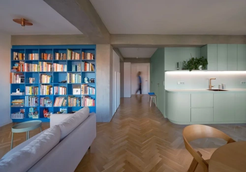 Usunęli niemal wszystkie ściany w bloku z lat 50. Efekt? To mieszkanie zachwyca