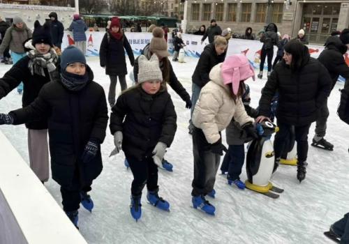 Małe lodowisko, duża dyskusja. Dlaczego tafla na Rynku jest tak niewielka?