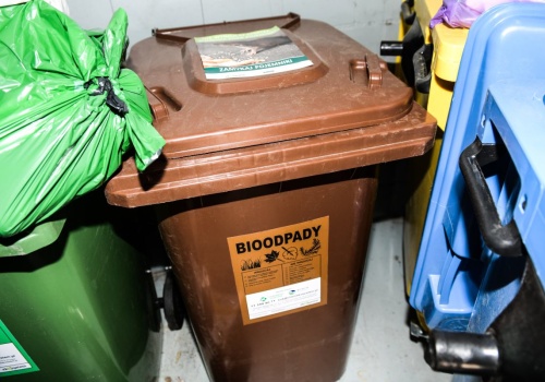 Od lipca nowe zasady w segregacji śmieci. Tutaj pożegnają brązowe worki. Odpady prosto do kubła