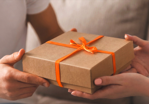 Allegro ujawnia walentynkowe hity. Co trafia do koszyków w ten dzień?