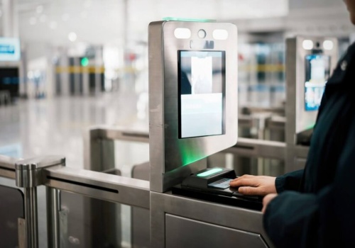 Ostrzeżenie przed kolejkami do kontroli paszportowej na lotniskach