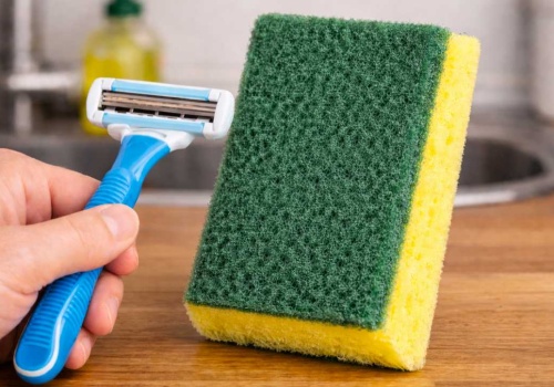 Przyłóż jednorazową maszynkę do gąbki. Drogerie zbankrutują przez ten trik