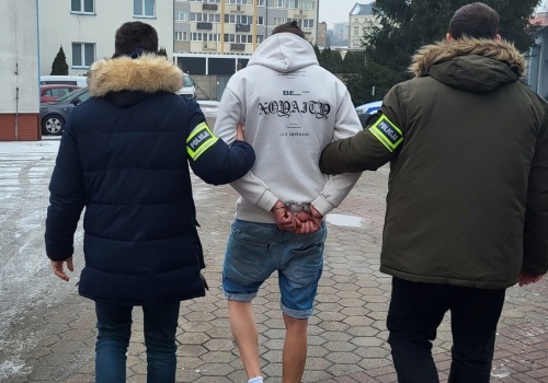 Trzech mężczyzn z Nakła nad Notecią ukradło telefony i tablet. Prawie 20 tysięcy złotych strat