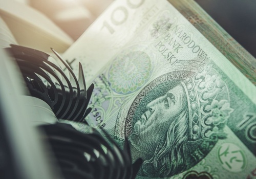 Wpiszesz to imię w tytule przelewu i będziesz miał poważny problem. Banki blokują pieniądze