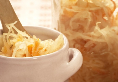 Ta zapomniana kiszonka to naturalny probiotyk. Wspiera jelita i odporność, a wystarczy łyżka