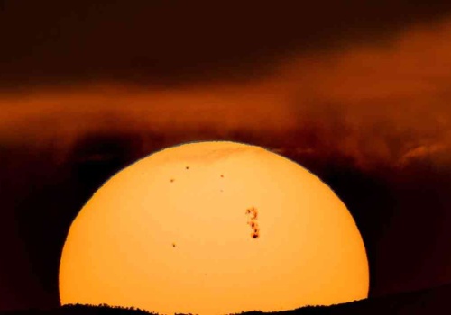 Ognisty pierścień Słońca i parada planet. Fascynujący pokaz na niebie