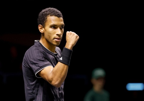 Kanadyjski gwiazdor kontynuuje serię. Pogromca Hurkacza poszedł za ciosem