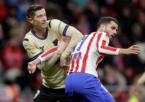 Dzika banda Diego Simeone rzuciła się Barcelonie do gardła