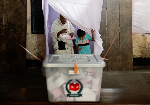 Wybory w Bangladeszu: Miażdżące zwycięstwo partii, która wraca do władzy po 20 latach