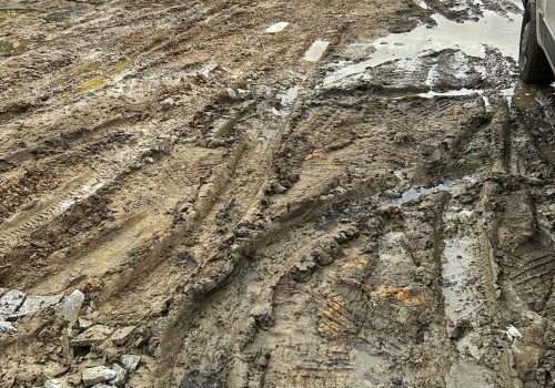 Mieszkańcy grzęzną w błocie i proszą o pomoc