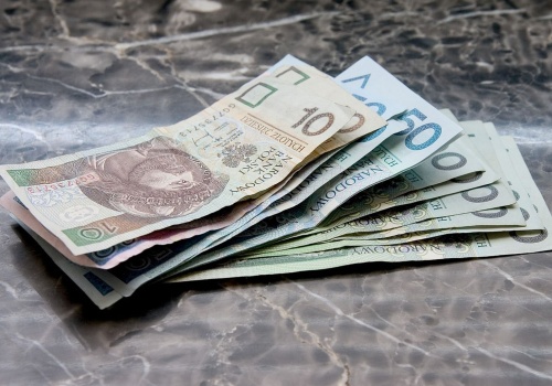 Jak 30-latka straciła 100 tys. zł na fałszywej ofercie pracy? Ostrzeżenie dla poszukujących zatrudnienia!