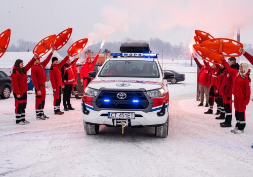 Osiem nowych samochodów dla ratowników wodnych z naszego regionu. Jedno trafiło do Torunia