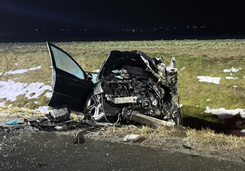 Gniezno. Śmiertelny. Zderzenie Mercedesa i Alfy Romeo. Nie żyje jedna osoba, dziecko ciężko ranne (ZDJĘCIA)