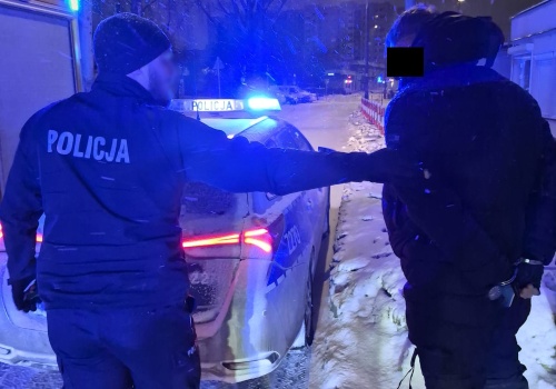 Na widok policjantów ukrył się za ladą sklepową. Policjanci zatrzymali obywatela Białorusi, który nielegalnie przybywał na terenie RP