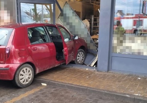Incydent w tłusty czwarek w Bytomiu. Mężczyzna wjechał autem do cukierni