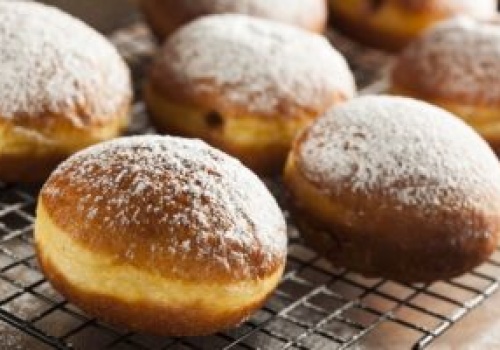 Pączki za 5 groszy w Biedronce. Sieć wprowadza surowe limity na zakupy