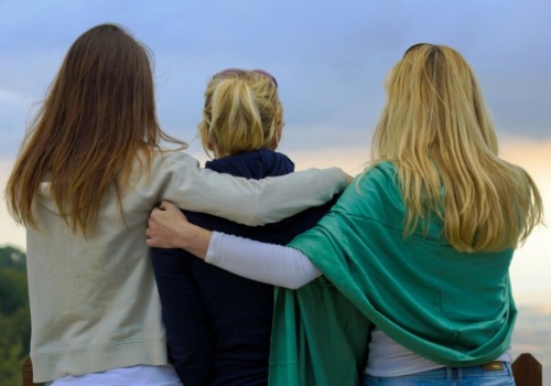 Walentynki sa już passé. Młodzi pokochali teraz galentynki i je chcą obchodzić