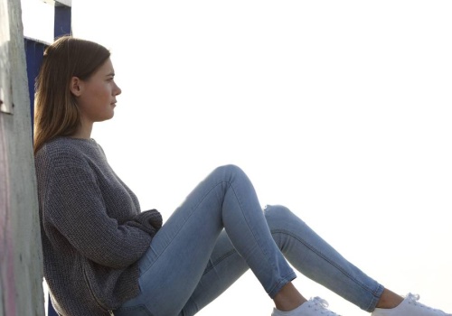 Siedem cichych sygnałów trudnego dzieciństwa. To zdradza, że trauma cię nie opuściła