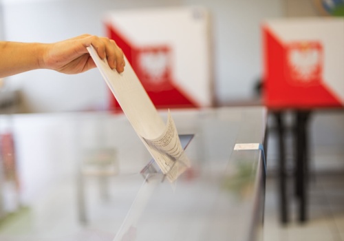 AI psuje wyniki ankiet i sondaży. Eksperci ostrzegają przed „zanieczyszczonymi” danymi