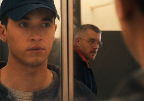 Zakazane uczucie – opinia o queerowym filmie „W ukryciu”