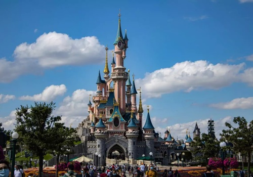 Disneyland w zasięgu ręki 🎢🏰 Loty do Paryża i noclegi blisko parku za 969 PLN 😎 Bilet wstępu od 354 PLN ❗️