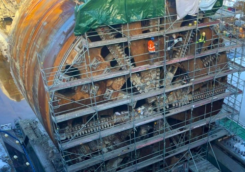 Gigant ważący 4,4 tys. ton obrócony na S19. 