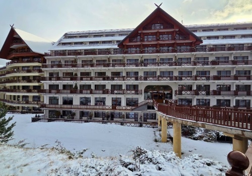 Nocowali w hotelach Gołębiewski. Wskazują plusy i minusy