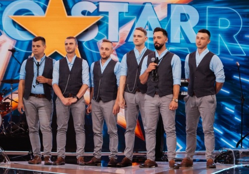 Mechanik z FAKRO na scenie Polsatu. Szymon Jurczak i Brendy Band walczą dziś o finał „Disco Star”