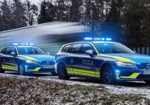 Prawie 200 koni i brak ogranicznika prędkości. Nowe radiowozy dla policjantów