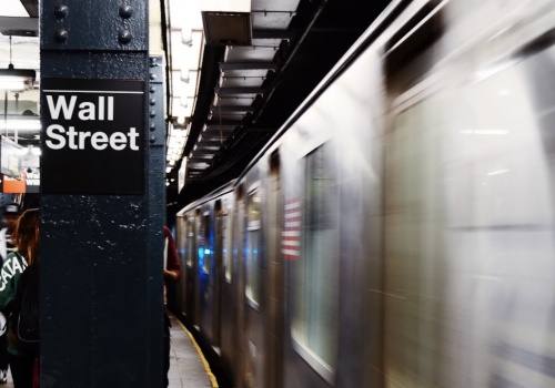 Mała firma z branży karaoke wywołała poruszenie na Wall Street i na rynkach metali szlachetnych oraz kryptowalut