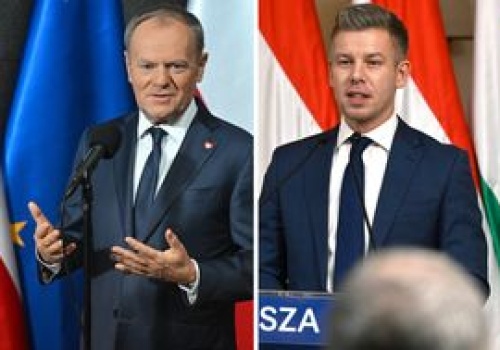 Tusk i Magyar rozmawiają w Monachium. 